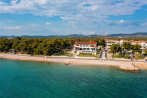 Luxury Villa Sea Whisper with private pool, sauna, jacuzzi and gym by the sea - Šibenik